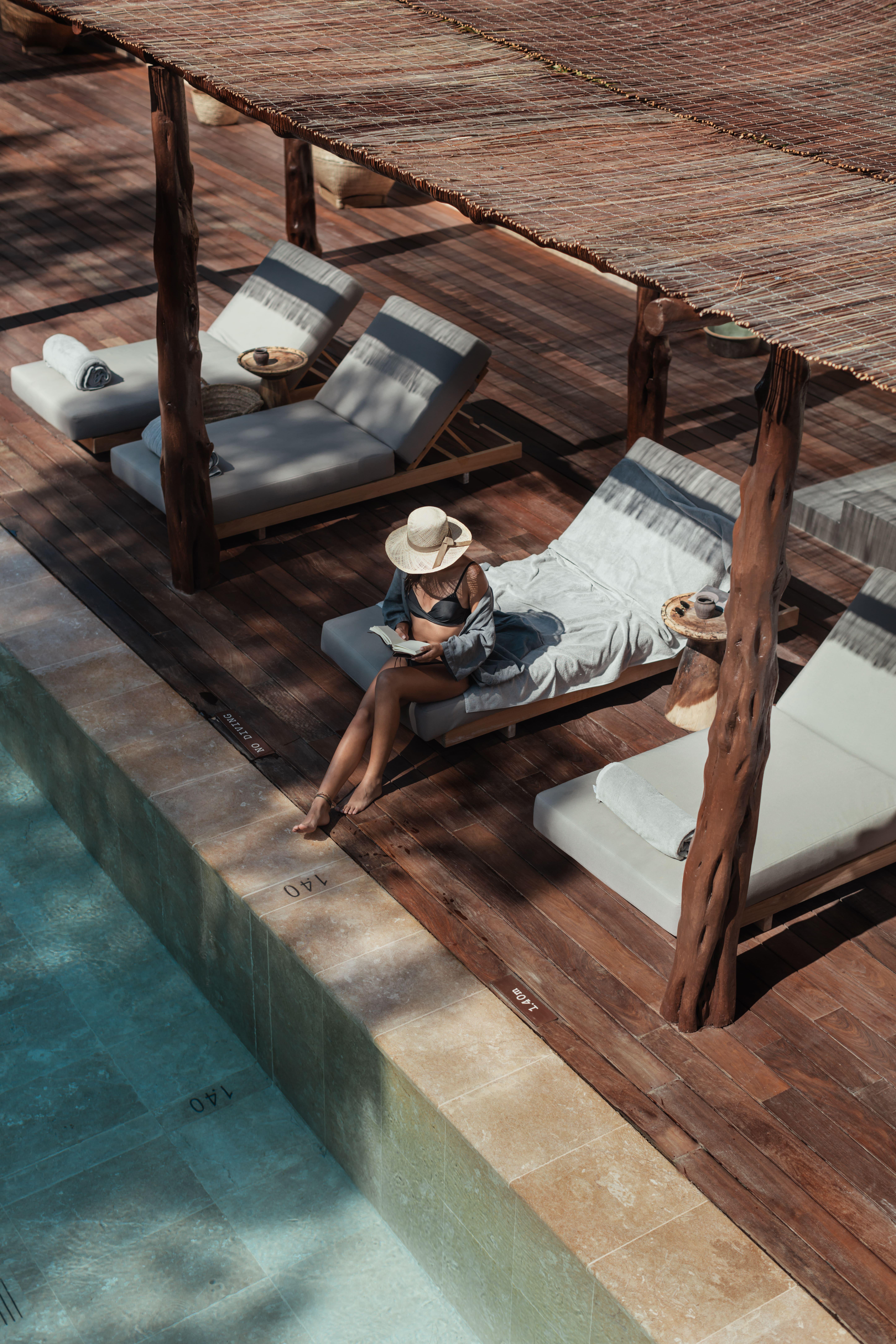 ホテル Oku Ibiza (Adults Only) サンアントニオアバド エクステリア 写真 A woman relaxing at a resort